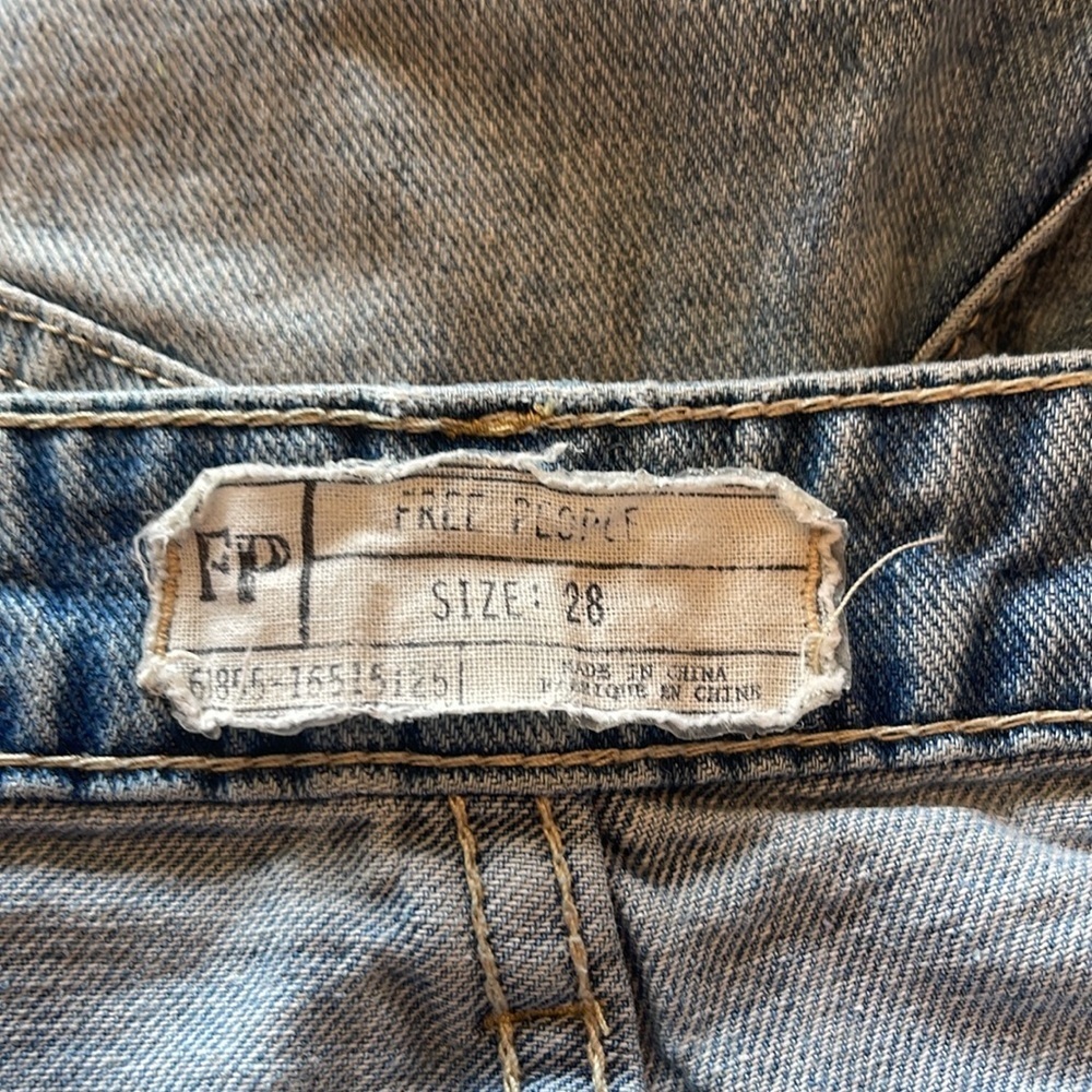 Free People - distressed embroidered medium wash blue Jean shorts - size 28 - Picture 3 of 4